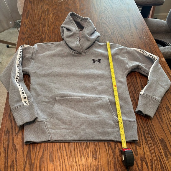 Boys Under Armour Gray Sweater Lightweight Breathable Performance SM - Picture 5 of 6